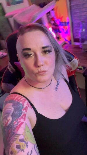 Jessica Cricks Instagram - I’m live on twitch now! Up next! #jackboxgames 

Twitch.tv/jessickahavok