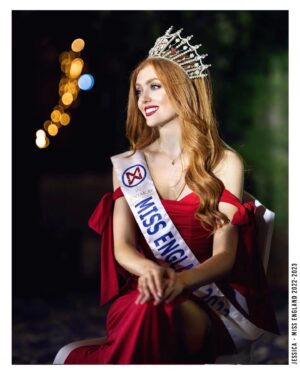 Jessica Gagen Instagram - A year a Miss England 🤍🏴󠁧󠁢󠁥󠁮󠁧󠁿 

👗: @simplydivineltd
📸: @gemxfoto 

@missenglandlimited 
@missworld