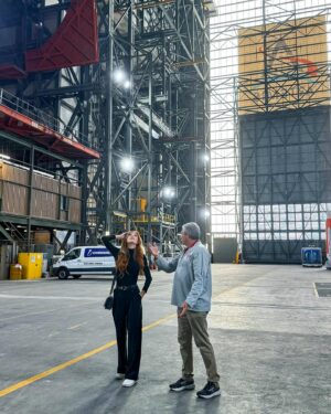 Jessica Gagen Instagram - Yesterday I visited NASA’s iconic VAB!

The VAB (Vehicle Assembly Building) was completed in 1966 and has since processed 12 Apollo missions, 4 Skylab missions, 1 Apollo-Soyuz project, 1 Ares 1 mission, Artemis 1 and all 135 Space Shuttle missions!

Quick facts about the VAB:

🚀 At 3,684,883 cubic meters, it is one of the largest buildings in the world by volume!

🚀 The American flag painted on the building is 209ft tall and 110ft wide - each star is 6ft across!

🚀 The building is made of 65,000 cubic yards of concrete and its frame contains 98,590 tons of steel!

Massive thank you to the team at @boeing for organising my visit - granting a foreign national access to this incredible piece of engineering doesn’t come easy! I’m mesmerised 🤩✨

#nasa #vab #stem #missengland #rocketscience #rocketscientist #aerospaceengineer #engineer #engineering #science #astro #avgeek #spacegeek #florida #capecanaveral #redhead #space #rocket #artemis