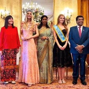 Jessica Gagen Instagram - A pleasure to meet the President and First Lady of Mauritius yesterday, alongside @missworld CEO Julia Morley CBE and our lovely new Miss World @krystyna_pyszko 🤍

Ps, we were told to wear flat shoes, which is why I’m wearing sandals with a Nadine Merabi dress 😂

#mauritius #president #missworld #misseurope #missengland #visitmauritius #england #stem #engineer #model #science #technology #engineering #maths #redhead