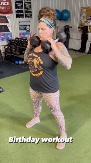 Jessica Kresa Instagram - Hell yeah started my day off with a Birthday Workout….. I’m proud to be 46yrs old…. Thanks @brandon24fitness & @nikkihiemenz  for a great pump this morning…  #ODB #happybirthdaytome