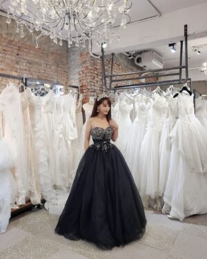 Jessica Lin Instagram - 假婚紗照第三po
看來我真的很想結婚🤪

🐇🐇🐇東森財經57台班表🐇🐇🐇
1/20 (五) 1730晚報、1800晚報、2000晚報、台彩
1/21 (六) 1800晚報、2000晚報、台彩 (旗袍版本)

#婚紗 #婚紗造型 #婚紗禮服 #晚禮服 #小禮服 
#美麗咖啡 #新北咖啡廳 #板橋咖啡廳
#再一次 #洗白 #我愛家人 #我愛爸媽 #😆
#說話的藝術 #愛情 #感情 #婚姻 #心事時間