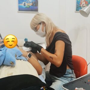 Jessica Pasaphan Instagram - เคล็ดลับผิวแทน .... ออกกองตามป่าตามเขาจ่ะ ! ☀️☀️☀️ #jjpactingcoach #jjptattoo