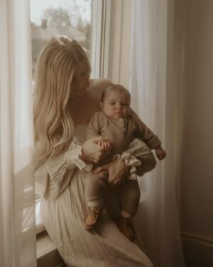 Jessica Tyler Instagram - 4 months with my heart in human form 🫶🏻 

Thank you @kaliszphotography for capturing these precious moments with my little love. Your work is pure magic ✨