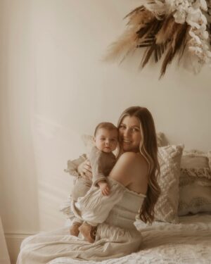 Jessica Tyler Instagram - 4 months with my heart in human form 🫶🏻 

Thank you @kaliszphotography for capturing these precious moments with my little love. Your work is pure magic ✨