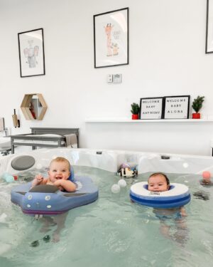 Jessica Tyler Instagram - Dreamy day at @snugglesnbubblesspa 🛁🫧 Hydrotherapy followed by an RMT massage = happy baby! Anthony & Alora had the BEST time 💙 Thank you for having us!