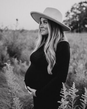 Jessica Tyler Instagram - It’s a pretty special feeling when you’re living the life you used to pray for! 🙏🏼🌈 Some days I still have to pinch myself 🥹

-
📸 @michellelinaphoto thank you for capturing these sweet sweet memories & for bringing my vision to life. This Photoshoot was a dream come true 🫶🏻✨