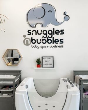 Jessica Tyler Instagram - Dreamy day at @snugglesnbubblesspa 🛁🫧 Hydrotherapy followed by an RMT massage = happy baby! Anthony & Alora had the BEST time 💙 Thank you for having us!