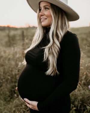 Jessica Tyler Instagram - It’s a pretty special feeling when you’re living the life you used to pray for! 🙏🏼🌈 Some days I still have to pinch myself 🥹

-
📸 @michellelinaphoto thank you for capturing these sweet sweet memories & for bringing my vision to life. This Photoshoot was a dream come true 🫶🏻✨