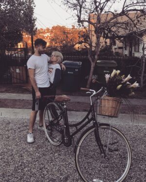 Jessica Amlee Instagram - You’ll find me strolling around Los Feliz on this bad boy 🙌🏼 don’t know why I’m giving you so much attitude in these photos but I love you #bikesandboys