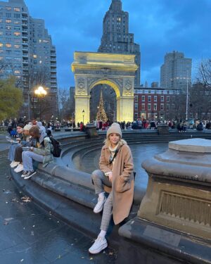 Jessica Amlee Instagram - Christmas tings 🎄🎄🎄
—
[Sidenote] It’s been over a year since I’ve posted.. I’ll do my best to share more in 2022—
I hope you’re all happy and healthy 🤍