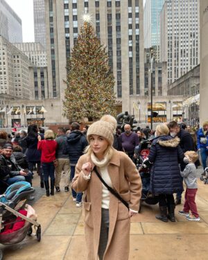 Jessica Amlee Instagram - Christmas tings 🎄🎄🎄
—
[Sidenote] It’s been over a year since I’ve posted.. I’ll do my best to share more in 2022—
I hope you’re all happy and healthy 🤍