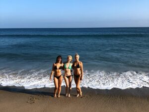Jessica Amlee Instagram - Happy Birthday to the sister I never had and the best friend I’ll always keep 💛💛
Love you to death. 
Here’s some pics @skinbycare
