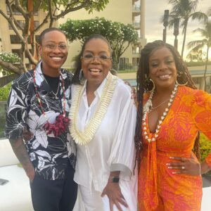 Jessica Betts Instagram - Happy Birthday to The Big O ‼️ @oprah 😘 Here’s to many more! Enjoy your day ❤️🎁👽