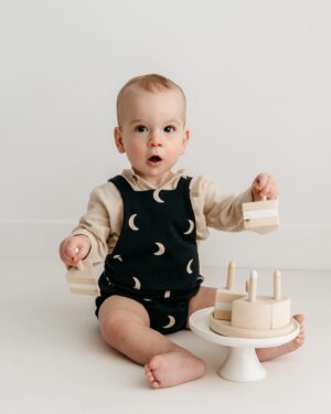 Jessica Fox Instagram - Happy 1st Birthday to my incredible River Roo. This year has flown by, filled with more laughter, more joy, more happiness and more contentment than I knew was possible. Watching you grow, learn, change is endlessly fascinating. I’d take a million of the hard moments for all the amazing ones. You are the greatest gift. We knew when you were born we were lucky, we didn’t know how lucky till we got to know you ♥️

📸  @chaptertwophotography