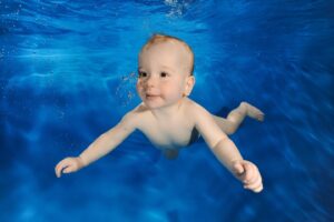 Jessica Fox Instagram - My very own Nirvana baby thanks to @lets_teach_your_baby_to_swim and @waterbabies 💙💙💙

#pr