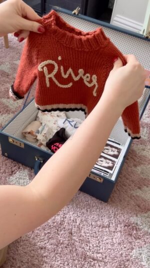 Jessica Fox Instagram - Ever since River turned one I have been thinking about our first year and all the core memories we have created as a family and all the ones to come. 

Our beautiful memory case from @meminio makes a very special keepsake and unique way to store all River’s treasures safely. I can’t wait to add to it year after year and explore it together ♥️

#pr product/ad