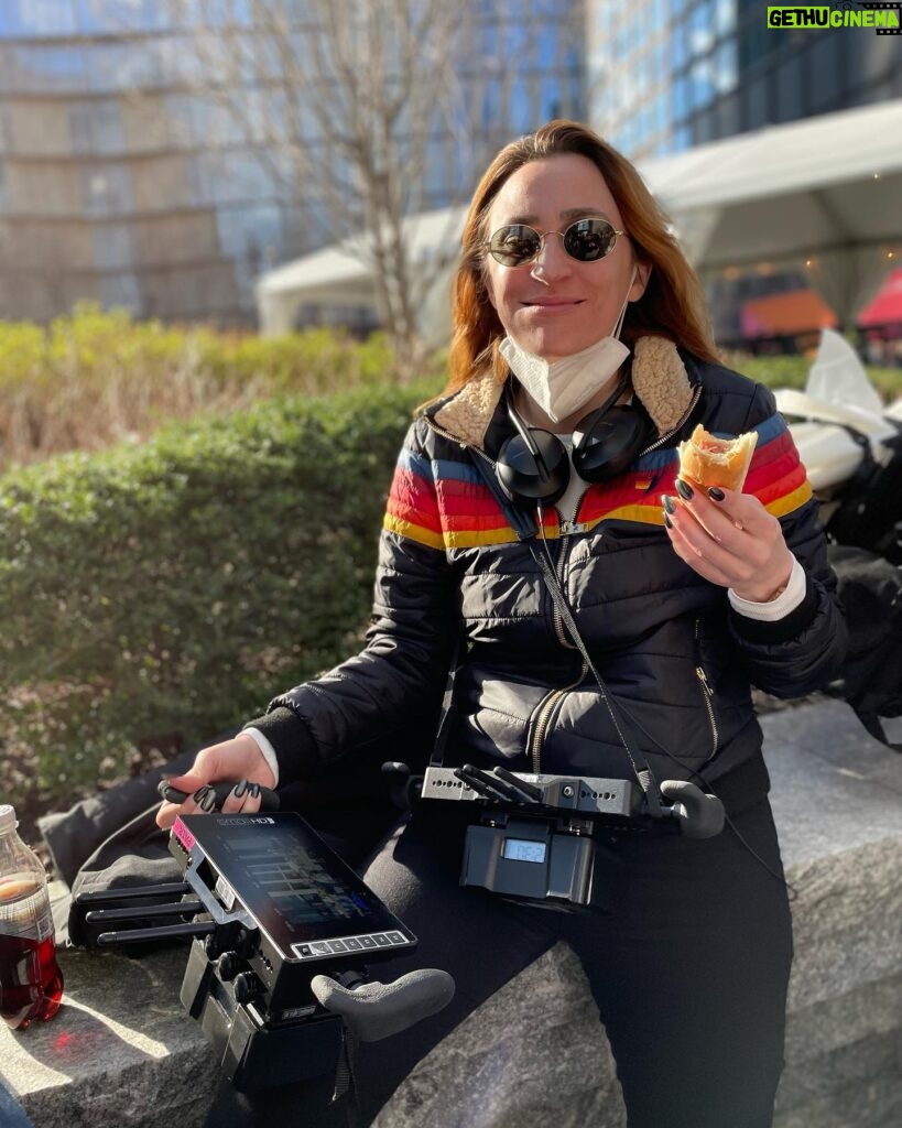 Jessica Harmon Instagram - First they let me direct a movie in NYC then they give me free hot dogs while we do it?? This is photographic evidence of the best moment of my life. It’s only down from here.. #howmanymonitorsdoesittake