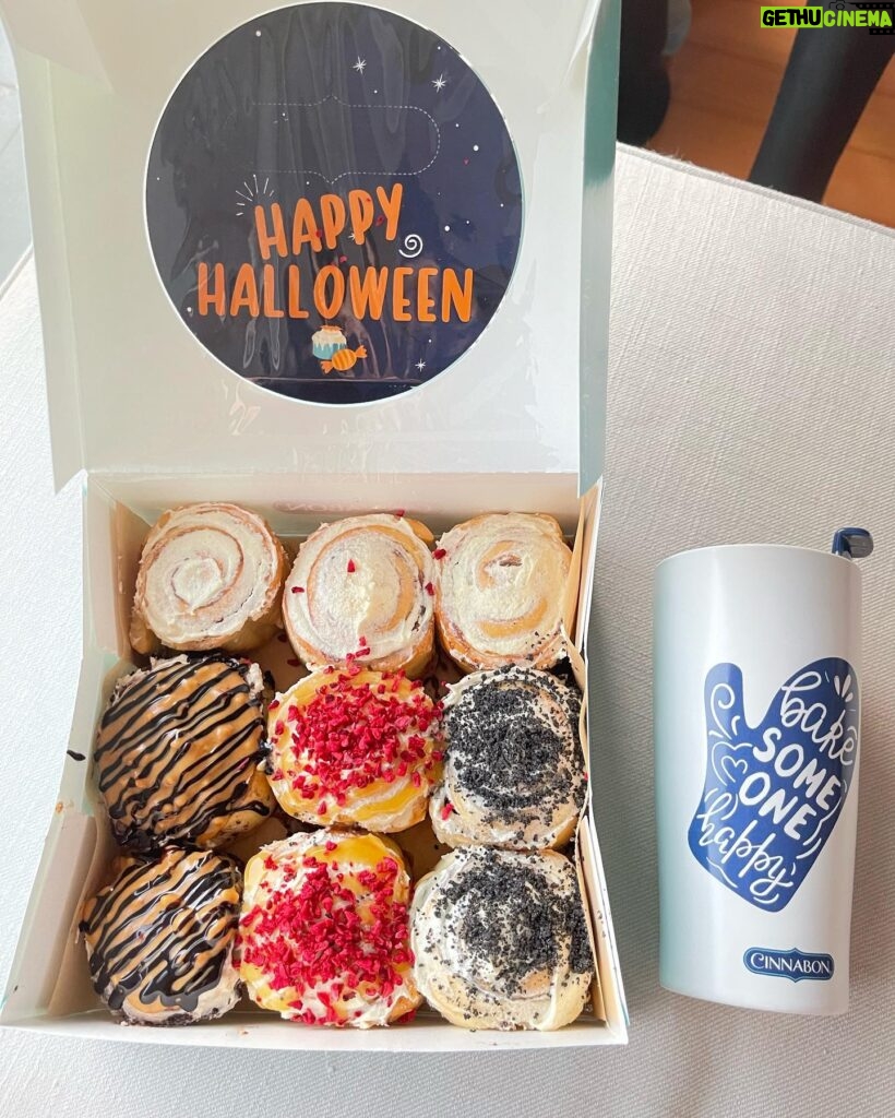 Jessica Hester Hsuan Instagram - After yesterday’s Cookie Bonbites, I’m now ready for Halloween! Don’t they look delicieux!! Don’t worry, Ronnie & Leo! I shall take my time to enjoy them. 😆 @cinnabonhk