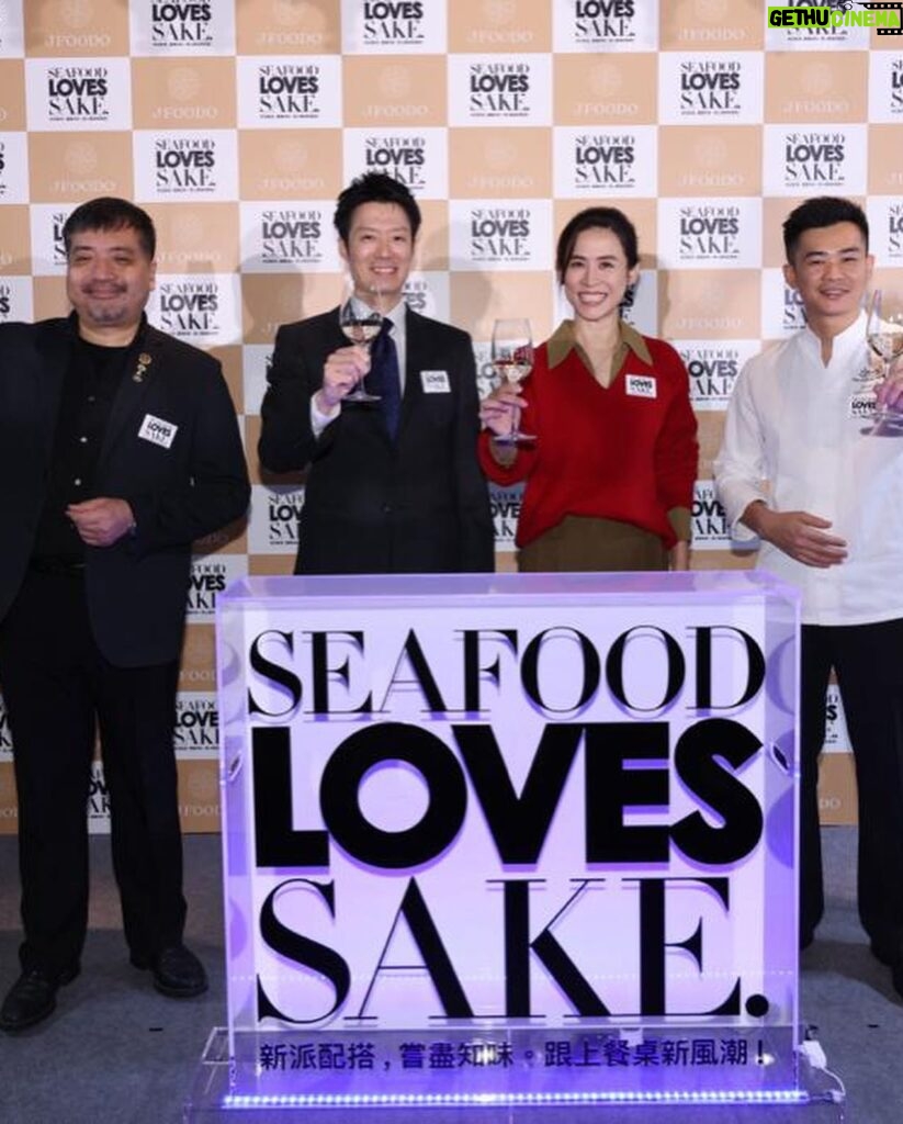 Jessica Hester Hsuan Instagram - It was a pleasure of being a part of the 5th Anniversary SEAFOOD LOVES SAKE. This interesting campaign is about pairing Cantonese Seafood Cuisine with Japanese Sake. I pulled off a cool magic trick, turning a regular Cantonese seafood dish into something more sophisticated! You should totally give Cantonese seafood and Japanese sake pairing a shot to enjoy a more refined dining experience. Can't wait for my next trip to Japan—I'm curious about what awesome surprises are waiting for me! #SEAFOODLOVESSAKE #廣東菜 #日本清酒 #廣東海鮮 #清酒 #JFOODO #品味嚐鮮活動 #新派配搭嘗盡知味 #cantoneseseafoodcuisine #seafood #japanesesake #sake #japan #ToryBurchHK @toryburch @jimmychoo #jimmychoo