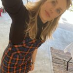 Jessica McNamee Instagram - Happy Thanksgiving weekend everyone. The pie was not a hit. Cheers!