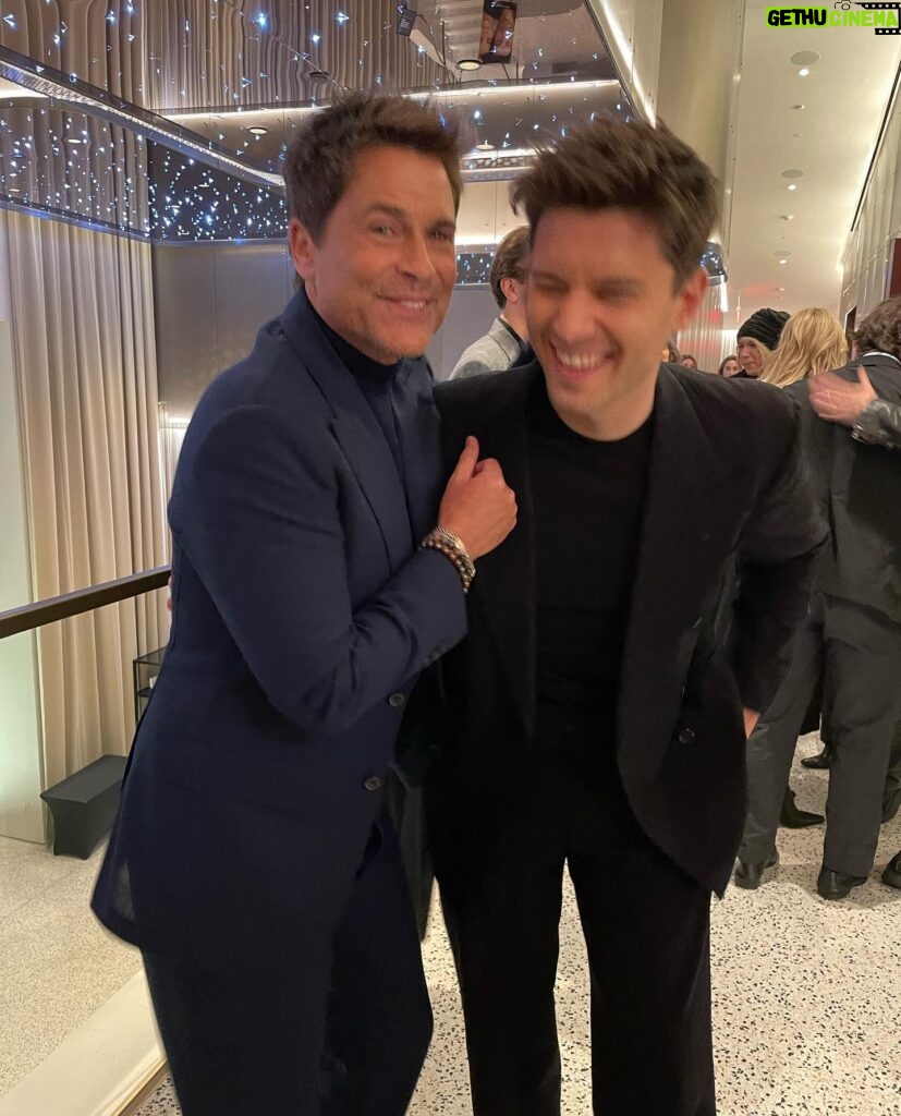 Jessica Parker Kennedy Instagram - Lovely lovely lovely evening celebrating @roblowe and @johnnylowe on their Father/Son @netflix show “Unstable”premiering March 30th. Thanks for letting me tag along @ronenrubinstein 🎬🍿 Makeup @makeupbymotoko Hair @tildebymatilde Necklace @vraiofficial