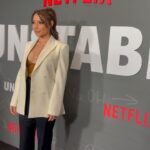 Jessica Parker Kennedy Instagram – Lovely lovely lovely evening celebrating @roblowe and @johnnylowe on their Father/Son @netflix show “Unstable”premiering March 30th. Thanks for letting me tag along @ronenrubinstein 
🎬🍿

Makeup @makeupbymotoko 
Hair @tildebymatilde 
Necklace @vraiofficial