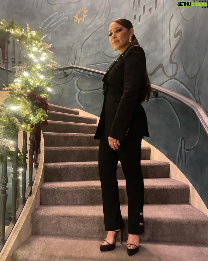 Jessica Parker Kennedy Instagram - Thank you to @MetMuseum for hosting #PercyJackson and thank you to @Versace for this insane suit 🐍 @PercySeries premieres tomorrow Dec 20th on @DisneyPlus ⚡️ Styled by @highheelprncess