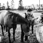 Jessica Parker Kennedy Instagram - Horsies. Kiddies. 🐴🐣 @hellomag 📷 @olroy27