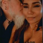 Jessica Pimentel Instagram - Happy New Year!¡Feliz Año Nuevo! Gott Nytt År! Love love love love love is the answer. 🥂🍇 #teamhaake #haakentel #allblackeverything #allhaakeeverything