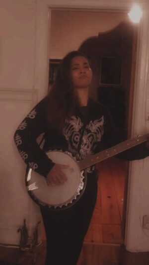 Jessica Pimentel Instagram - It's really starting to hit me hard that we will be saying goodbye to @gimmeradio and @gimmecountry in just a few days 😔. It's a lotta goodbyes going on. Goodbye house and goodbye neighbors (country edition) starts now! 👋 #jessicapimentelmusic 🜏

 @washburn.guitars