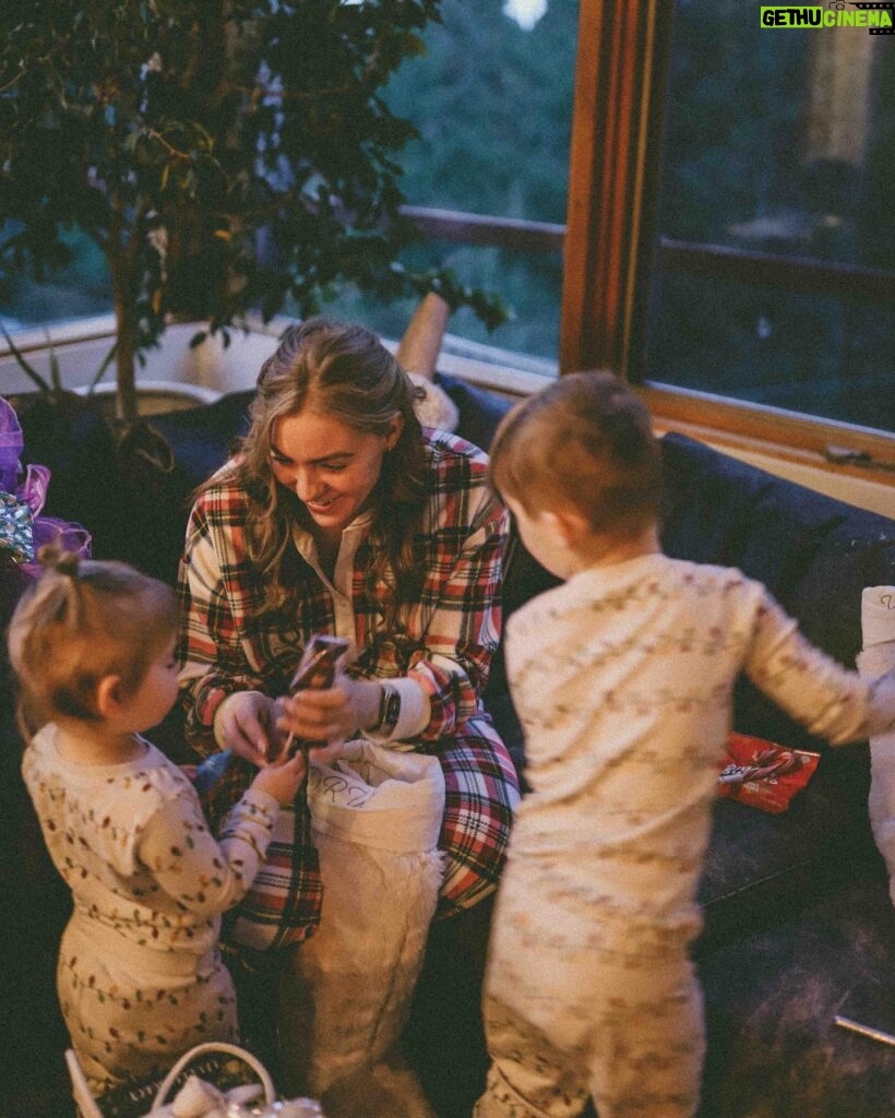 Jessica Sipos Instagram - Christmas Day magic 🎄✨