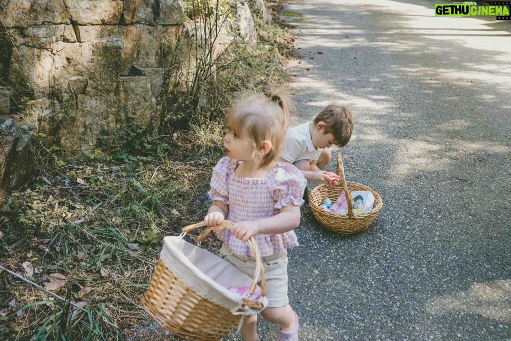 Jessica Sipos Instagram - Happy Easter! Let everything you do, be done in love.