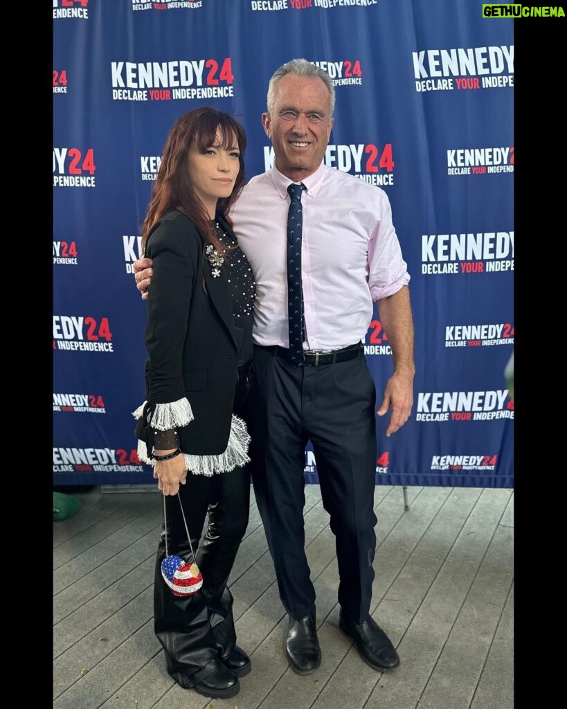 Jessica Sutta Instagram - Heal the divide of this great nation & heal the individuals who have been suffering in silence for way too long. Thank you @robertfkennedyjr for all that you do for the injured and bereaved. We would be so lost with out your bravery, voice & heart. 💜 #kennedy2024