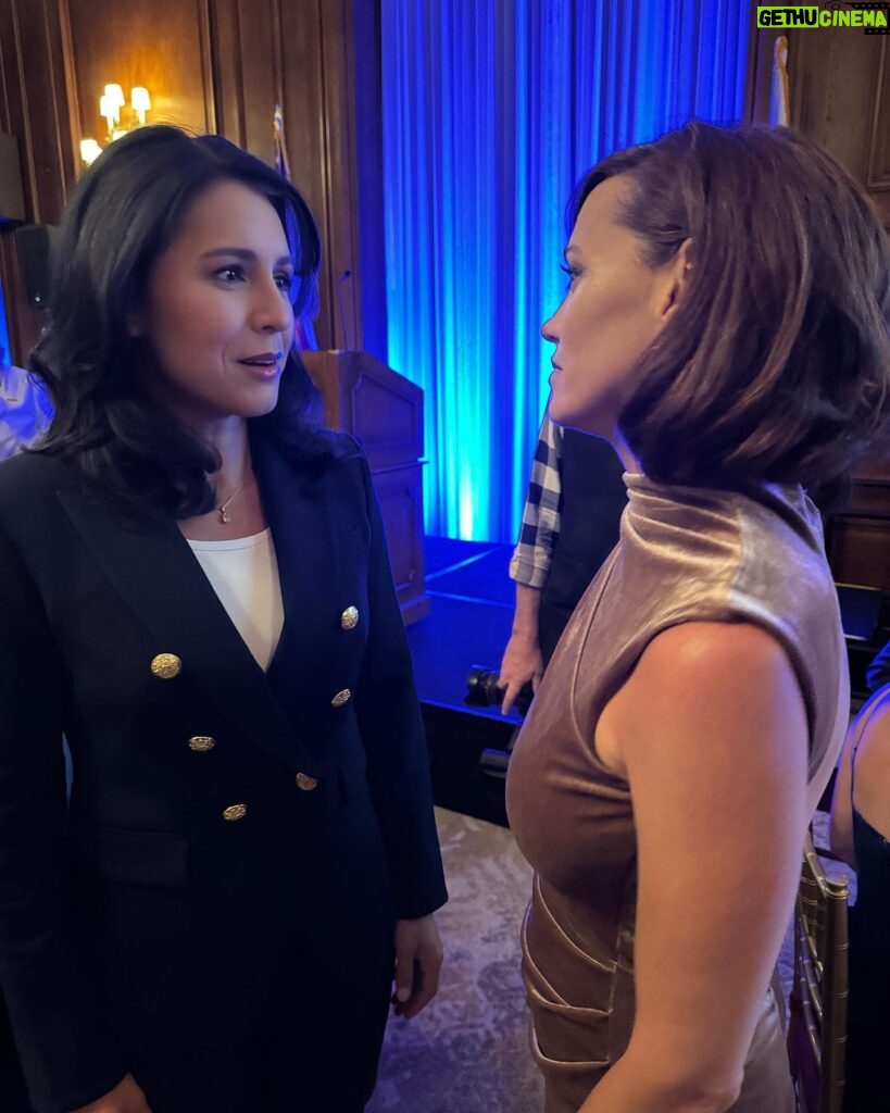Jessica Sutta Instagram - I got the opportunity to meet @tulsigabbard this evening for her book release hosted by @perk_group All I have to say is this woman is a true leader and she captivated the entire room with her fearless voice & thoughtful vision to help heal the United States of America. We also discussed v-injury and she acknowledges the severity of this issue, and thanked me for speaking out. She actually made me tear up bc hearing that from her meant so much to me. It’s a relief to know we have such a strong ally in this never ending battle that deals with an issue no one wants to look at. I suppose it’s a topic only for the brave ones. ⚔️ 🔥🇺🇸 Go out and get her book! 🙏🏻❤️🇺🇸