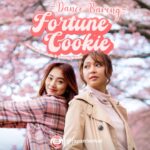 Jessica Veranda Tanumihardja Instagram - [FORTUNE COOKIE CHALLENGE] Konnichiwa! Ada yang kangen lagu fortune cookie dari jkt48 gak? @japanhemat nantangin @jcvrnd19 dan @sendy.arn buat ngedance lagu #fortunecookie di pusat keramaian dibanyak kota di Jepang! . Kita tantang kamu untuk ngelakuin dance ini saat liburan ke Jepang! Tag Japanhemat dan gunakan #fortunecookiechallenge Dan dapetin souvenir menarik dari @japanhemat untuk video yg paling seru! #jkt48 #japanhemat #tripjepang #smarttraveler