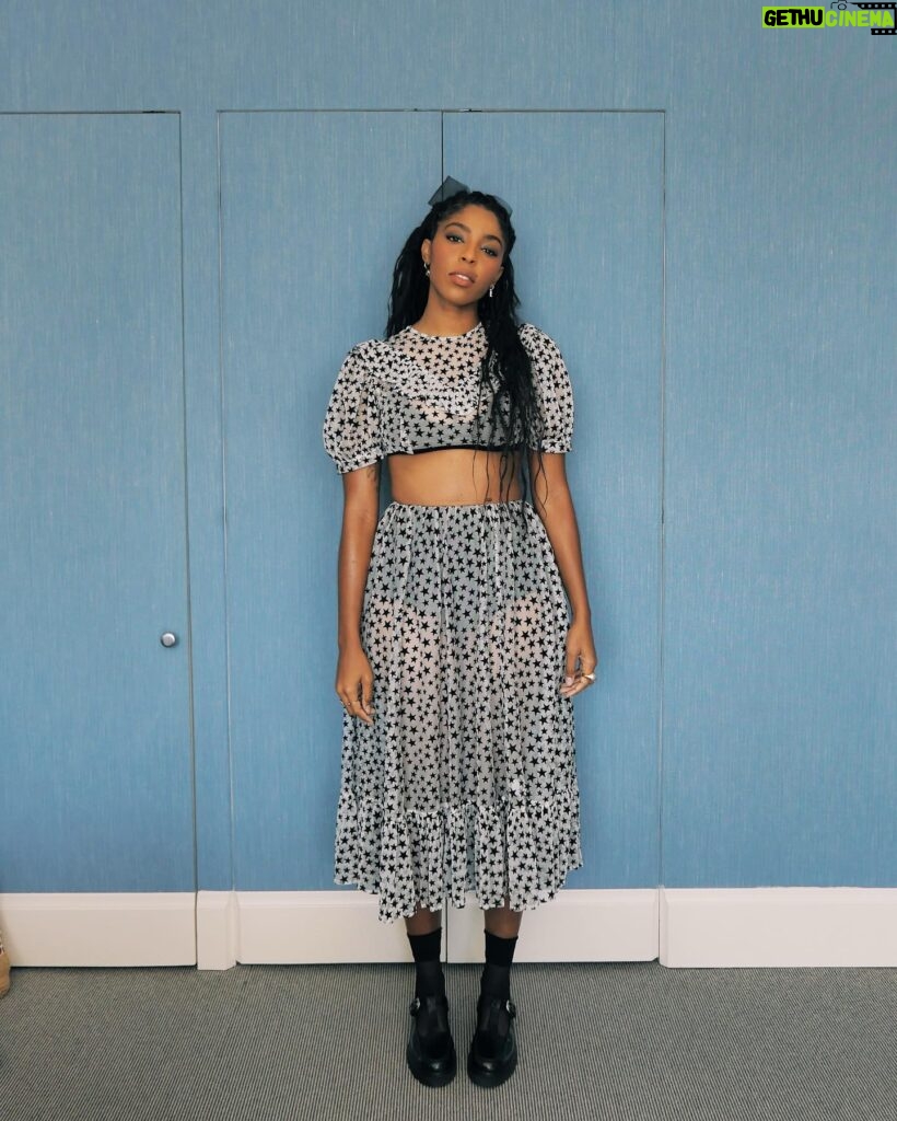 Jessica Williams Instagram - Entergalactic Press Day Stars Top and Skirt// @batshevadress THANK YOU!! True Size 11 shoes// @reformation Jewels// @crystalhazejewelry Socks// @wolford Styling// @sarahslutsky Makeup// @rebeccarestrepo Hair Styling// @takishahair Hair Install// @hairbyashnicole