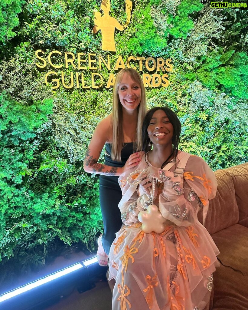 Jessica Williams Instagram - Got to wear @simonerocha_ to the @sagawards after party a couple weeks ago and the dress and gloves and purse straight up made me GLOW. Hung with my bestie @sallywallylee & met and fell and love with the Severance gals! Highlights! Makeup// @danadelaney Hair// @alexander_armand Dress// @simonerocha_ Stylist// @sarahslutsky