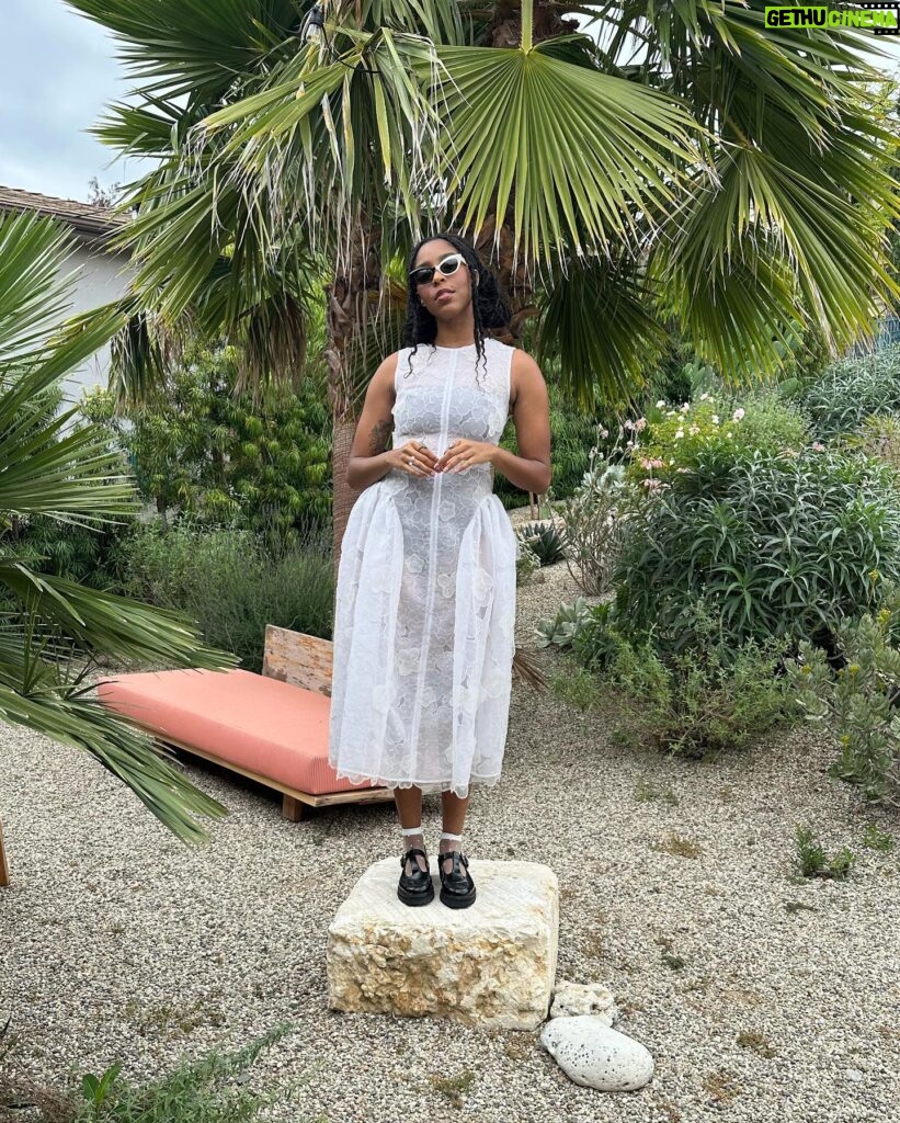 Jessica Williams Instagram - Bringing MAJOR SUPREME Auntie energy in @ceciliebahnsen for the @variety Supporting Actors Roundtable! Makeup// @cherishbrookehill Hair// @milesjeffrieshair Stylist// @sarahslutsky Dress// @ceciliebahnsen Sunglasses// @fashionbrandcompany Shoes// @reformation