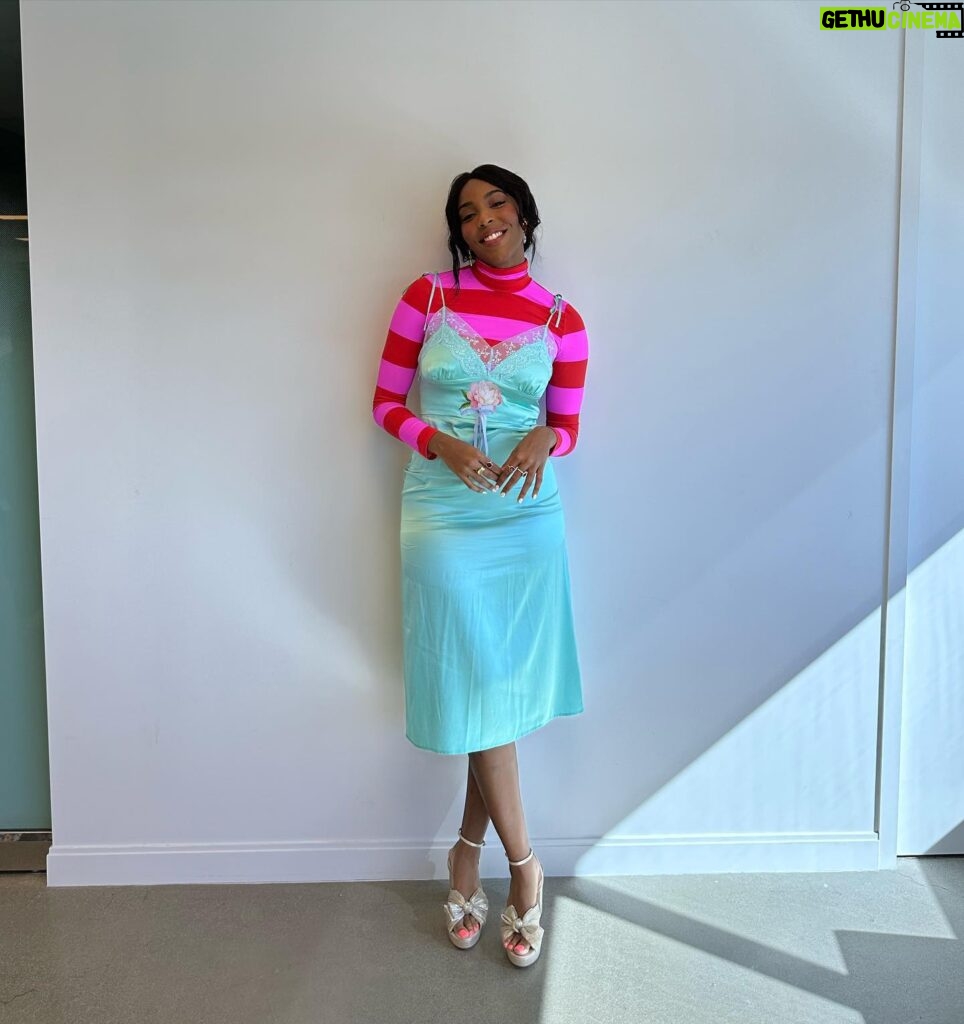 Jessica Williams Instagram - Playful & Fun & Stuff to promote SHRINKING out now on @appletvplus !!!!! Dress & Shirt// @cynthiarowley Jewels & MOODRING (!!)// @mondomondo Size 11 Shoes// @loefflerrandall Stylist// @sarahslutsky Makeup// @cherishbrookehill Hair// @alexander_armand