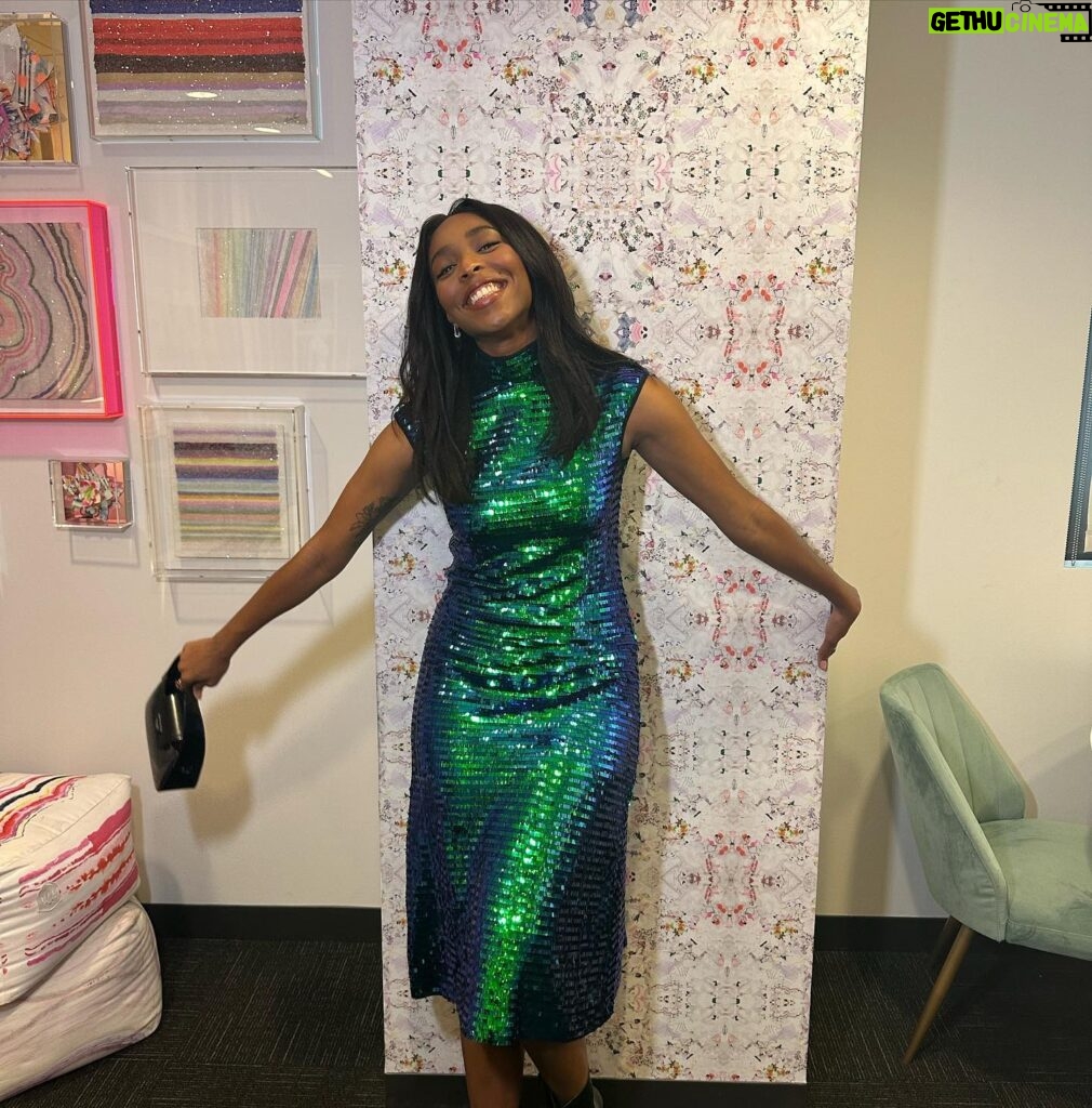 Jessica Williams Instagram - Had a blast looking like a pretty beetle on the @kellyclarksonshow for Shrinking! It airs today! Thank you for having me, Kellz! (I don’t call her that.) Makeup// @cherishbrookehill Hair// @milesjeffrieshair Stylist// @sarahslutsky Dress// @stinegoyastudio Boots// @charleskeithofficial Purse// @katespadeny