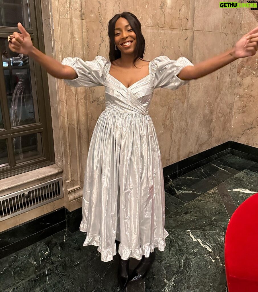 Jessica Williams Instagram - Felt like a tall future space princess in this INSANE (❤️!) @batshevadress for the @filmindependent Q&A for Shrinking! Thank you for having us! Dress// @batshevadress Bag// @katespadeny Shoes// @charleskeithofficial Stylist// @sarahslutsky Makeup// @cherishbrookehill Hair// @larryjarahsims