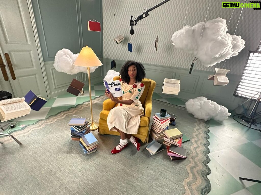 Jessica Williams Instagram - HONORED to get to read “Are You There God? It’s Me Margaret.” By THE Judy Blume for the @aclu_nationwide banned book series! Thank you for having me! #ireadbannedbooks Makeup// @radmakeup Dress// @samanthapleet Shoes// @carelparis (Thank you!!)