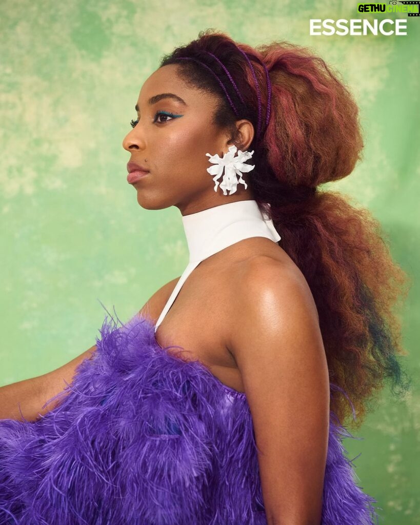 Jessica Williams Instagram - Another Essence Digital Magazine Cover Shot Omg thank you @essence !! ⚰️ Photographer: @phyliciajphotography Makeup: @cherishbrookehill Hair: @vernonfrancois Stylist: @bryonjavar