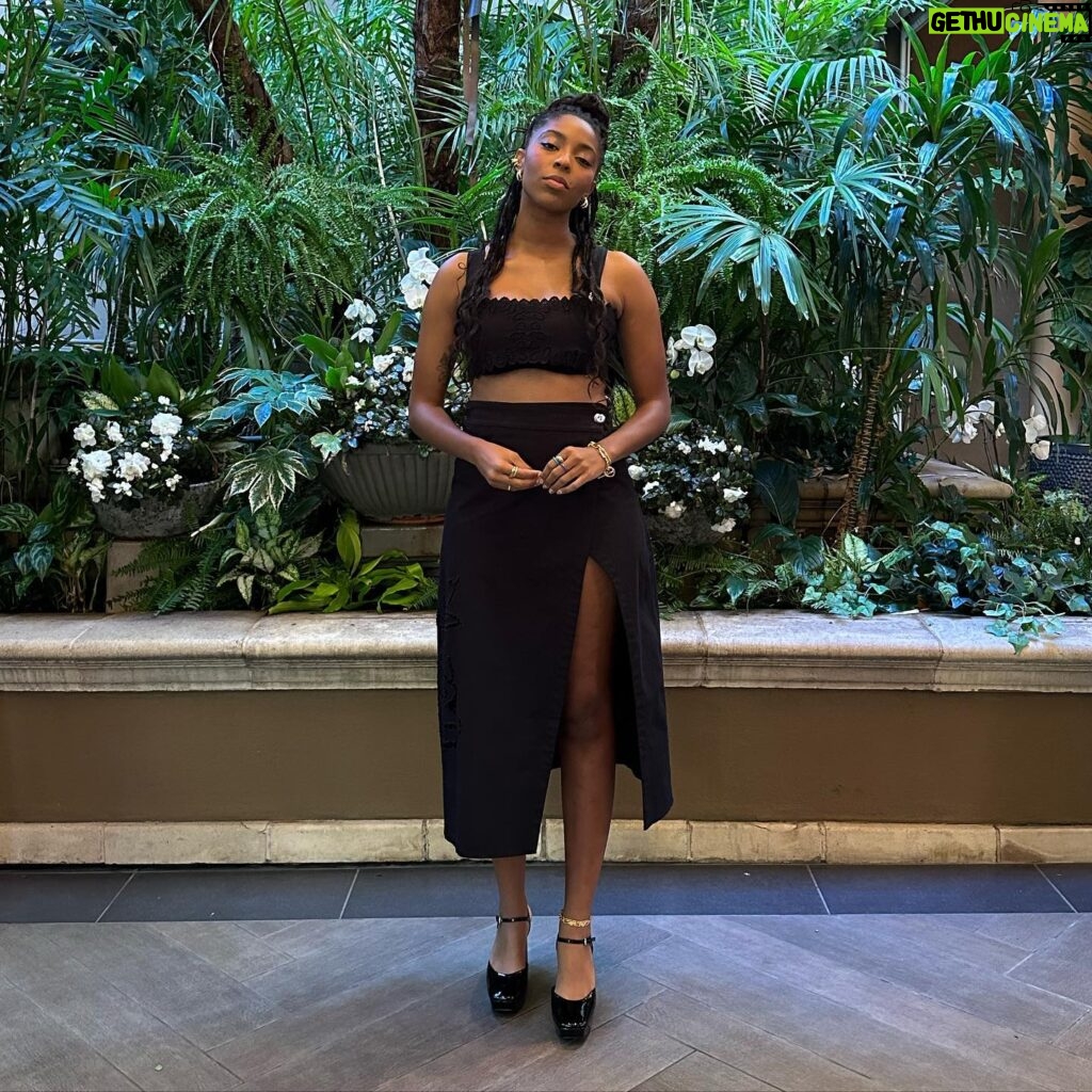 Jessica Williams Instagram - Heyyy Press Day in LA for the new show SHRINKING coming to @appletvplus in JAN!!! Thank you to my team and Apple for having me! Bomb Top & Skirt: @tanyataylor Shoes: @reformation Stylist: @sarahslutsky Makeup: @cherishbrookehill Hair: @marciahamilton