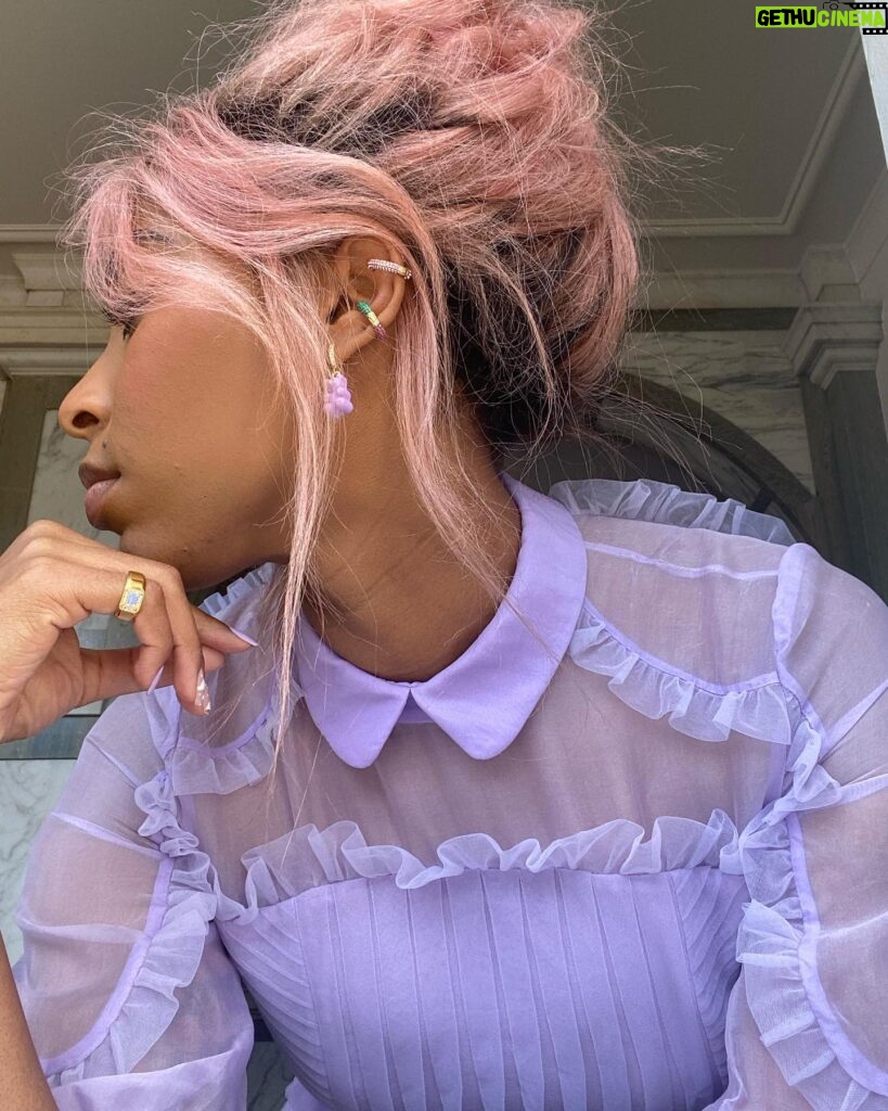 Jessica Williams Instagram - spring time pastel witchy vibes for another fantastic beasts press day Thank you @bora_aksu 💕 Makeup: @official_maria_asadi Hair: @jamescatalanohair Styling: @sarahslutsky Dress: @bora_aksu Jewels: @crystalhazejewelry