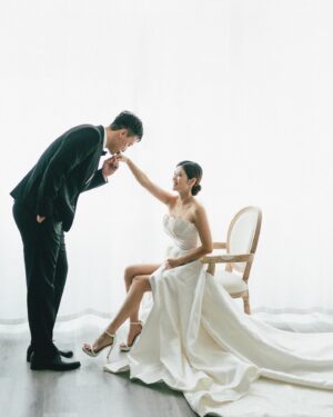 Jessie Fong Win-Lam Instagram - 明天做人妻了👰🏻‍♀️
我現在已經乖乖的獨守空房，等待明天的來臨😊
今晚要好好享受睡眠，因為從今以後，他的鼻鼾將會每幾晚從我的甜夢裏驚醒我🙂直到永遠，阿門🙏🏻
不知我的未婚夫在隔離房做什麼呢？希望他看到我這個post會更加愛我😊 

#最後就是我獨守空房的照片
#JR914921 #JR23122724221

Photography  @thehourgallery
Wedding gown  @tickledpinkbridalhk
BTS Video  @manfo.videography
MUA阿歷  @Stylemybride
Jewellery  @wowfashionhk