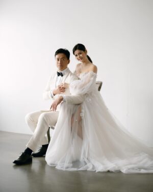 Jessie Fong Win-Lam Instagram - True love is when both people think they’re the lucky one ♡✿ - Jessie and Ryan #TBWLOVERS 
-
Photo @janetchanphotography 
MUA @joman_wedding @elyselovelife 
Gown @tobewed_official @tomsebastien_official 
Suit @hiatushk 
Earrings @chelleryhk 
Bride to be @lamlamjessie 
-
Book your appointment now .
#tobewedhk #romanticbride #jomanelyse