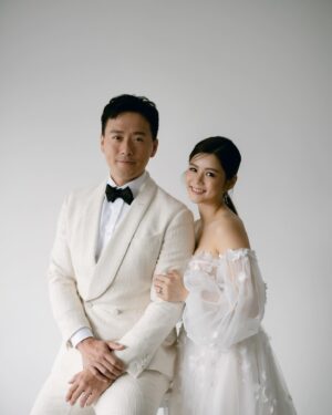 Jessie Fong Win-Lam Instagram - True love is when both people think they’re the lucky one ♡✿ - Jessie and Ryan #TBWLOVERS 
-
Photo @janetchanphotography 
MUA @joman_wedding @elyselovelife 
Gown @tobewed_official @tomsebastien_official 
Suit @hiatushk 
Earrings @chelleryhk 
Bride to be @lamlamjessie 
-
Book your appointment now .
#tobewedhk #romanticbride #jomanelyse