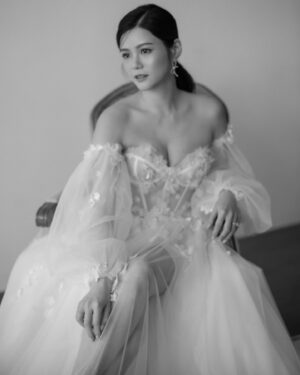 Jessie Fong Win-Lam Instagram - True love is when both people think they’re the lucky one ♡✿ - Jessie and Ryan #TBWLOVERS 
-
Photo @janetchanphotography 
MUA @joman_wedding @elyselovelife 
Gown @tobewed_official @tomsebastien_official 
Suit @hiatushk 
Earrings @chelleryhk 
Bride to be @lamlamjessie 
-
Book your appointment now .
#tobewedhk #romanticbride #jomanelyse